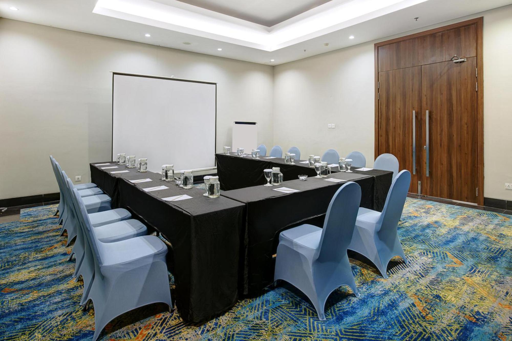 Aston Inn Pantai Losari Macasar Exterior foto
