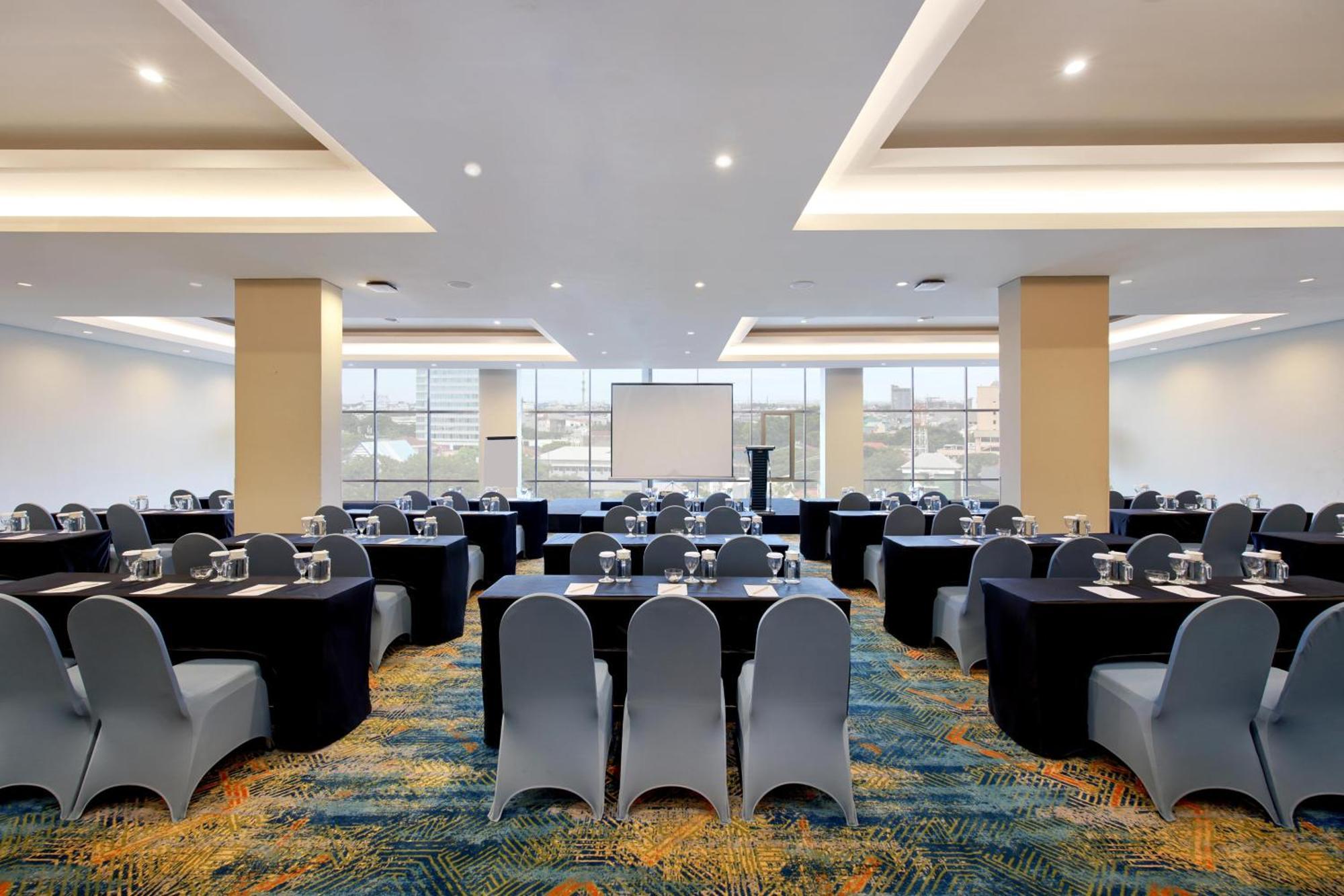Aston Inn Pantai Losari Macasar Exterior foto